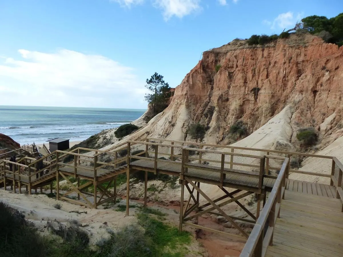 Pine Cliff Apartment By The Portuguese Butler أولوز داغوا 0*,  البرتغال