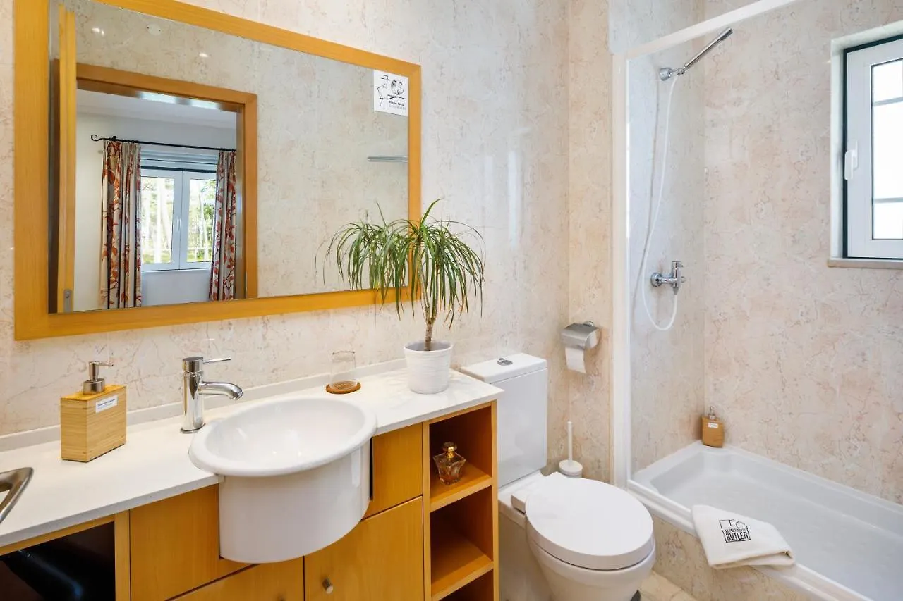 Pine Cliff Apartment By The Portuguese Butler أولوز داغوا 0*,  البرتغال