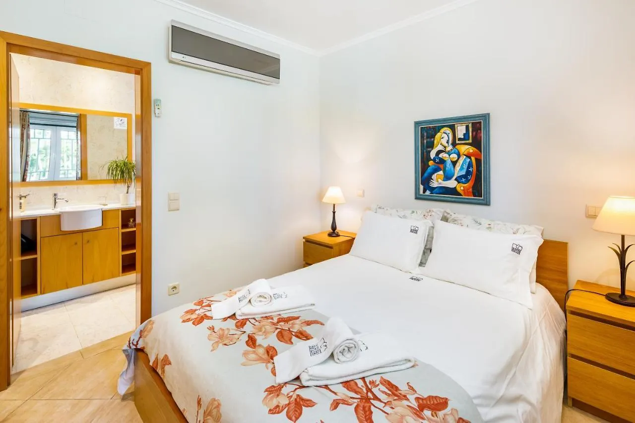Pine Cliff Apartment By The Portuguese Butler أولوز داغوا 0*,  البرتغال