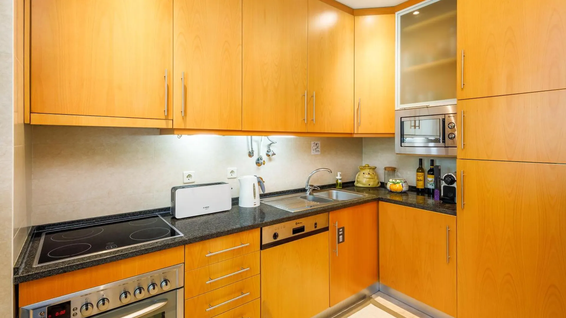 Pine Cliff Apartment By The Portuguese Butler أولوز داغوا 0*,  البرتغال